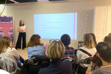 Astrid Carsbring, Roks föreläser på Tjejjouren Olivia.